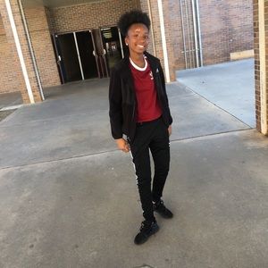 Meet your Posher, Mikalah